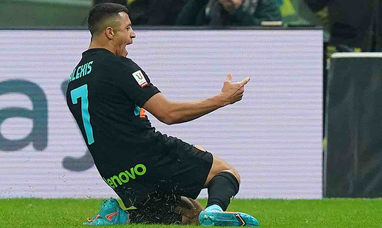 Sanchez esulta con l'Inter