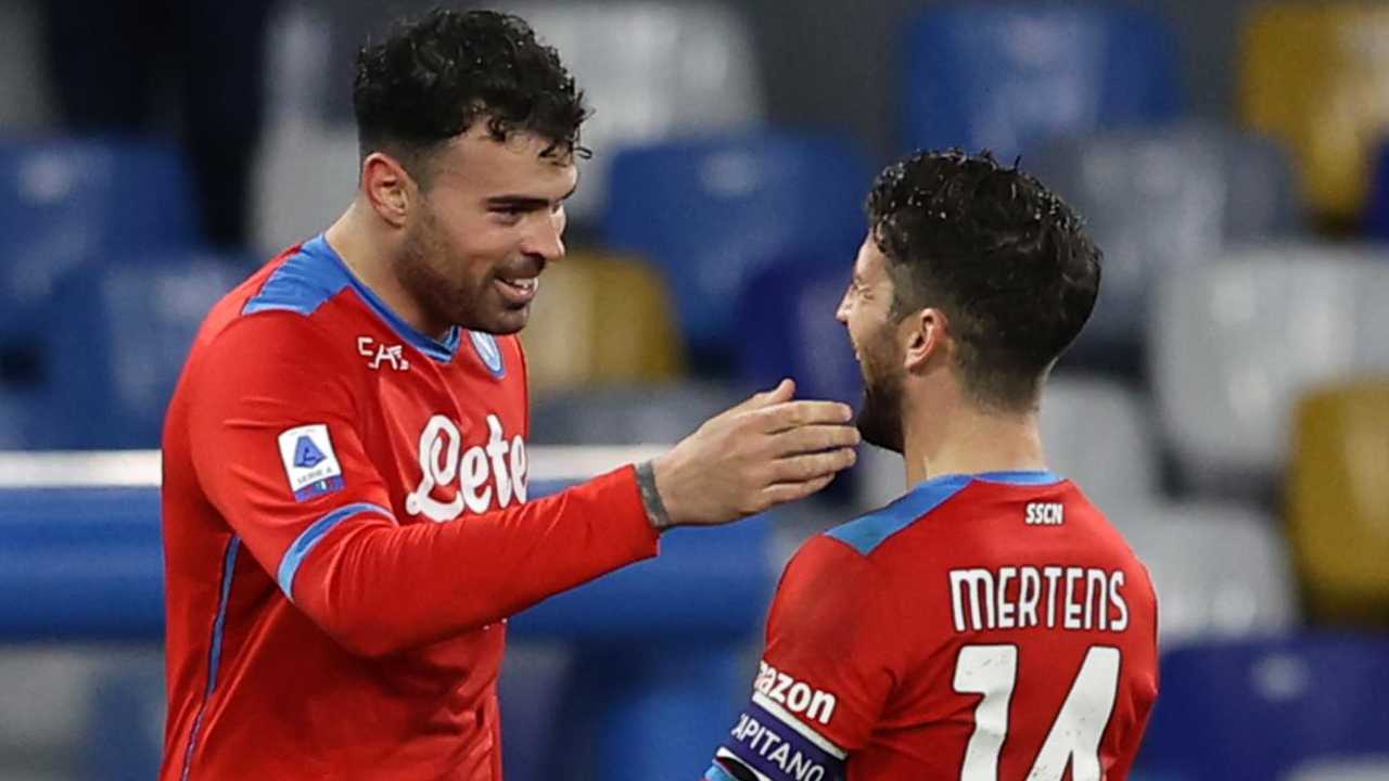 Petagna esulta con Mertens