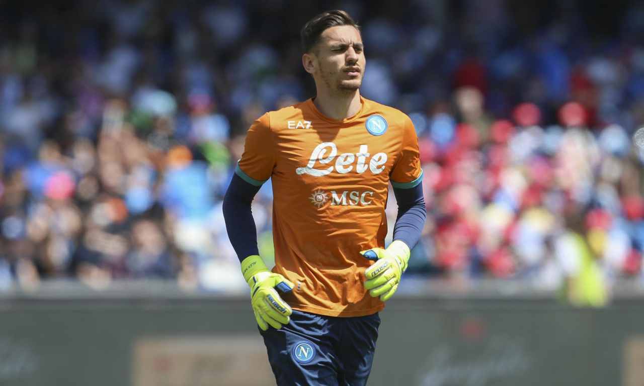 Napoli, Meret in campo
