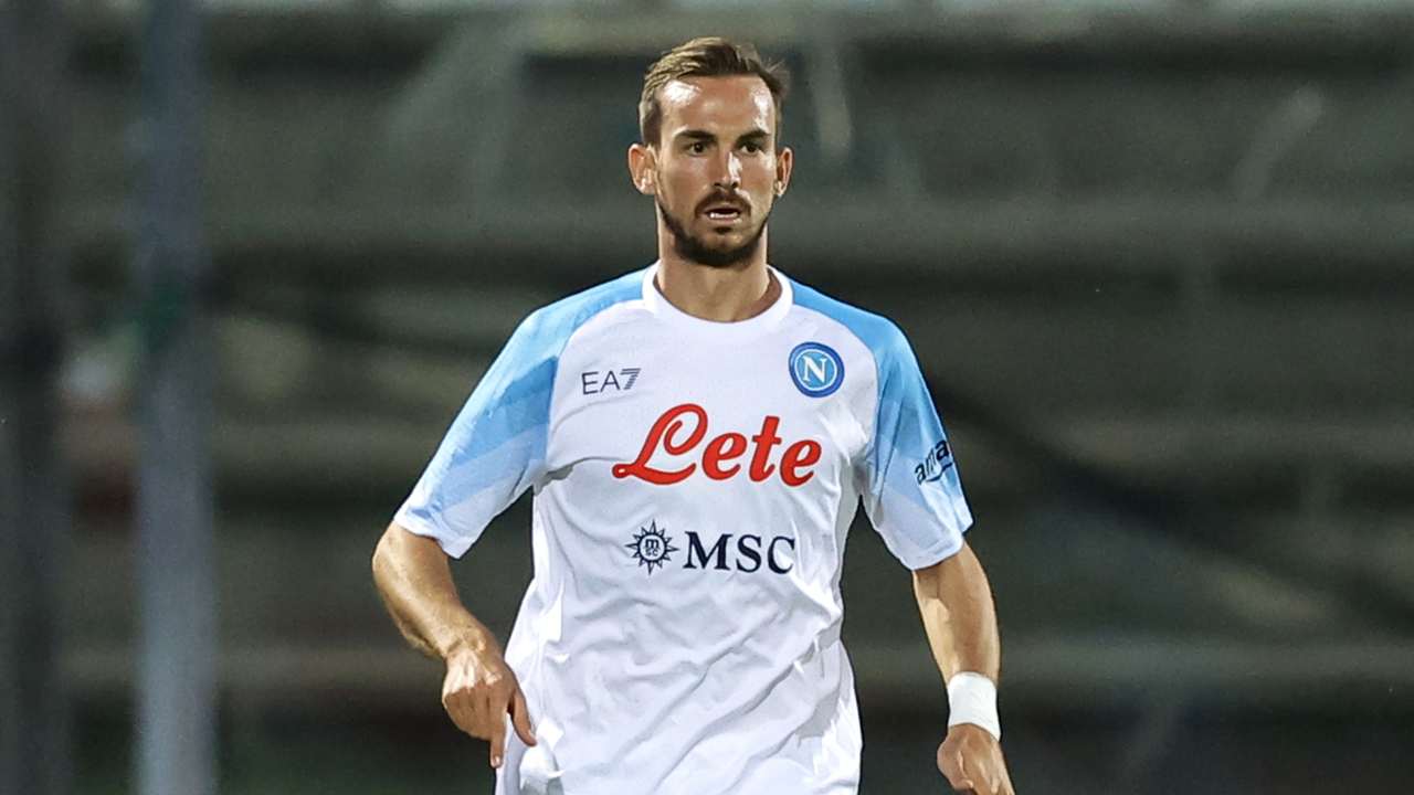 Fabian Ruiz corre in campo Napoli