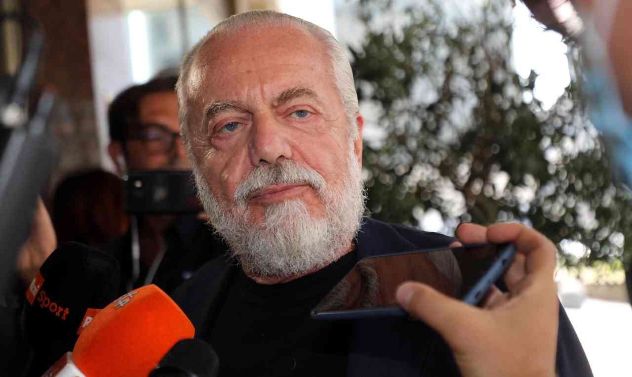 De Laurentiis durante un'intervista