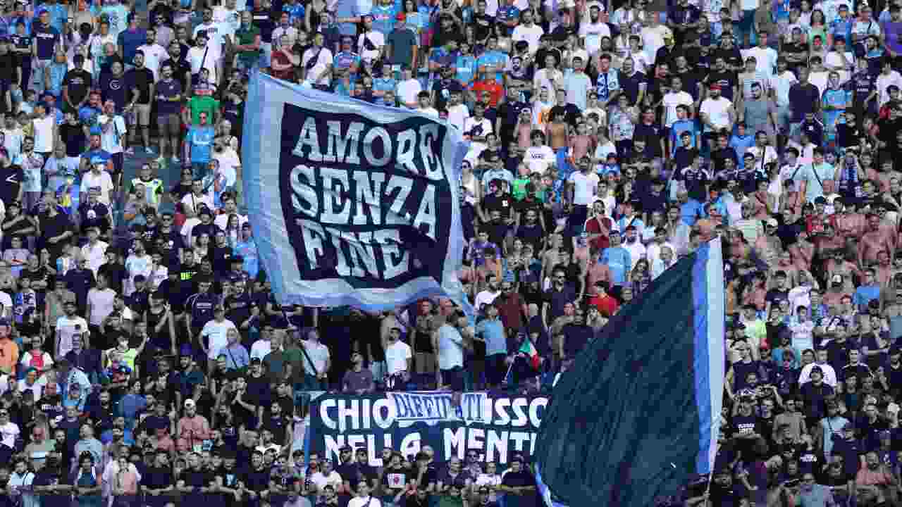 Tifosi del Napoli al Maradona durante la sfida con il Monza