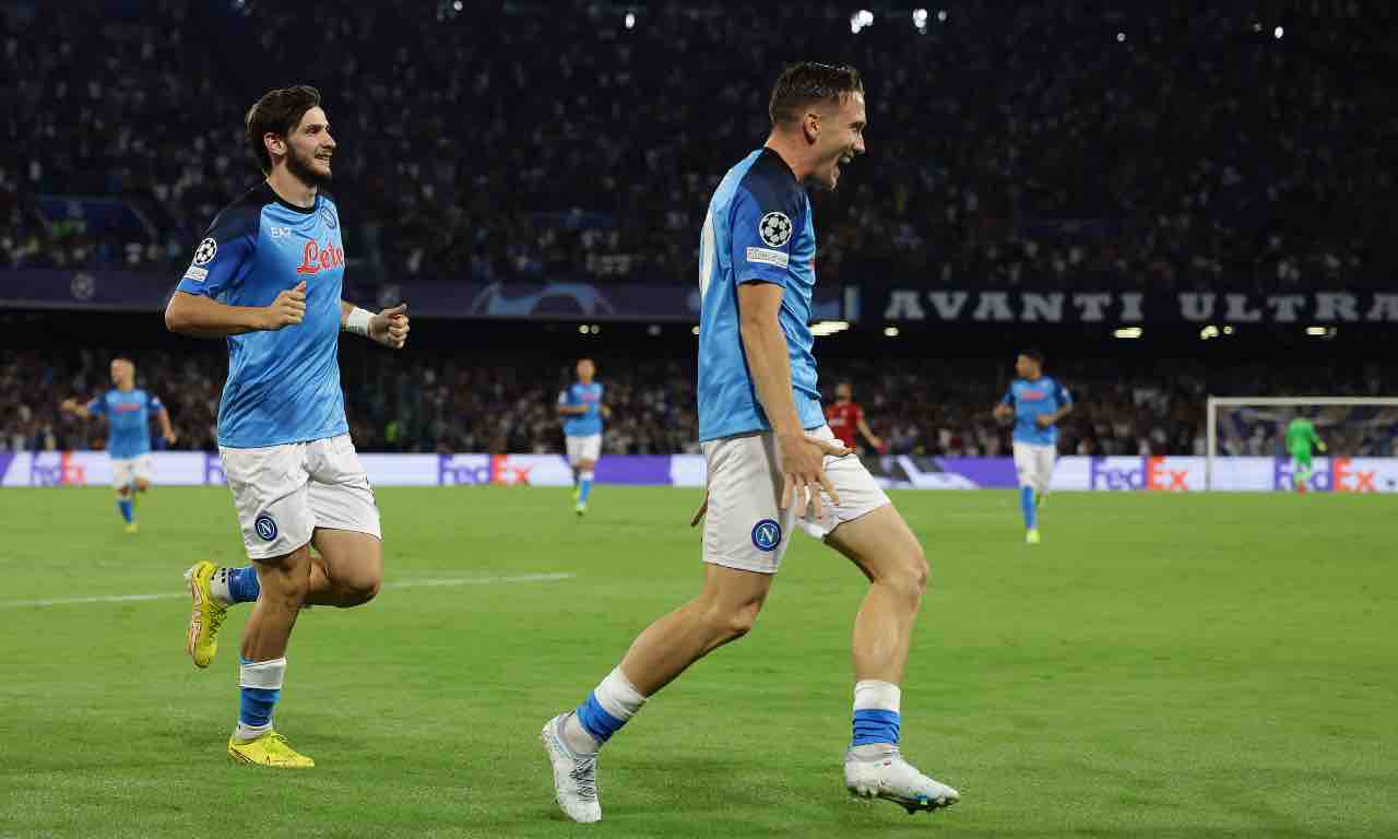 Zielinski celebra il gol al Liverpool