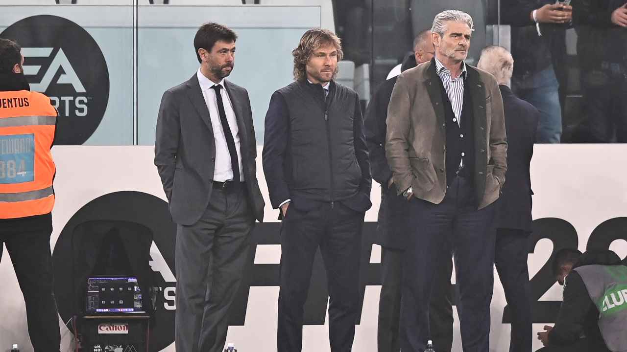 Andrea Agnelli, Pavel Nedved e Maurizio Arrivabene osservano la Juventus