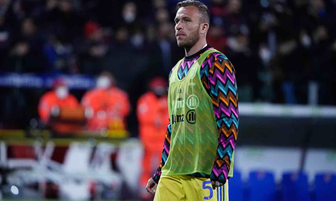 Arthur in riscaldamento con la Juventus