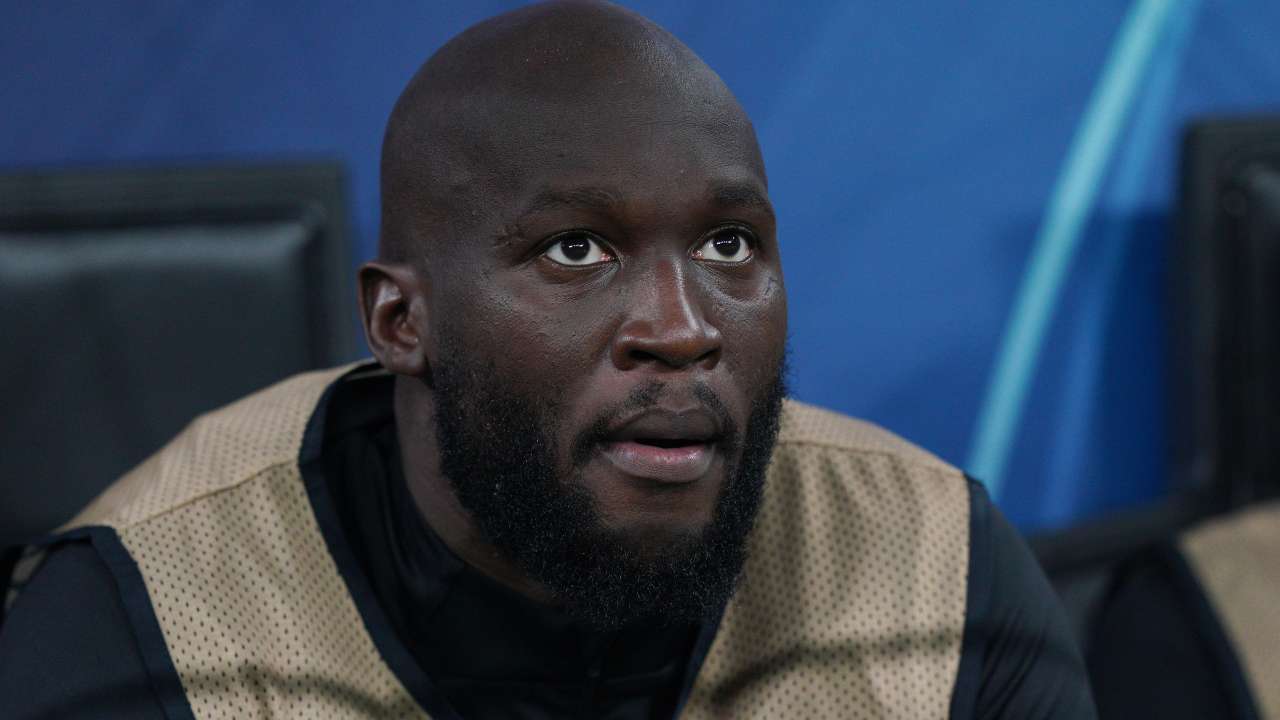 Lukaku preoccupato in panchina Inter 