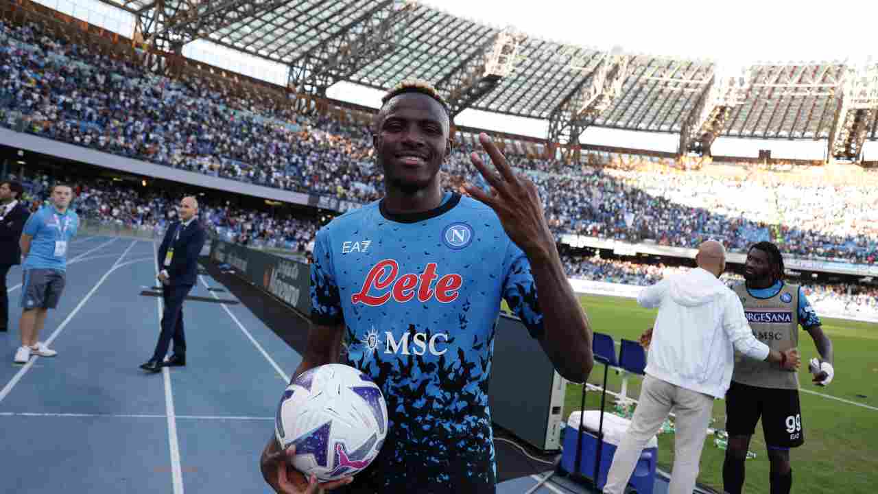 Osimhen felice dopo la tripletta Napoli