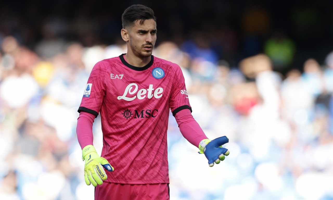 Napoli, Meret in campo