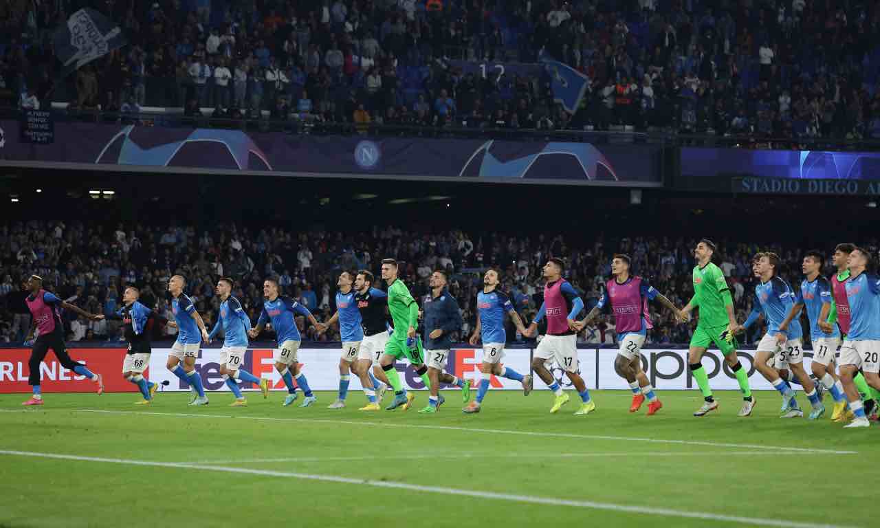 Il Napoli celebra la vittoria in Champions League