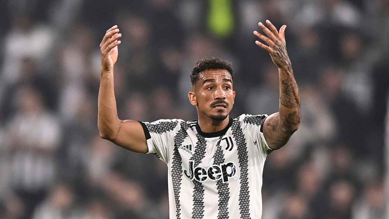 Danilo incita i compagni Juventus 