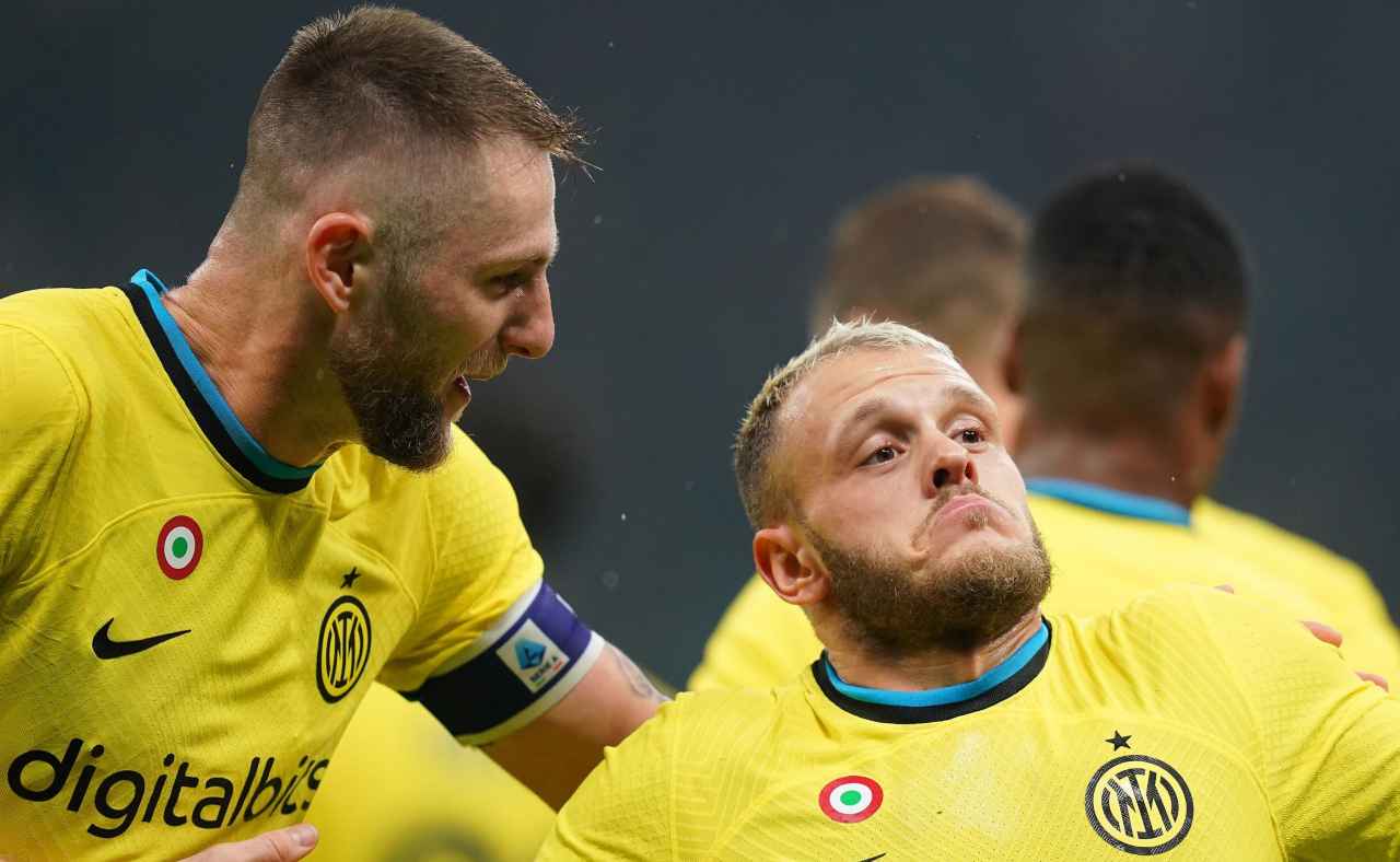 Skriniar esulta con Dimarco 