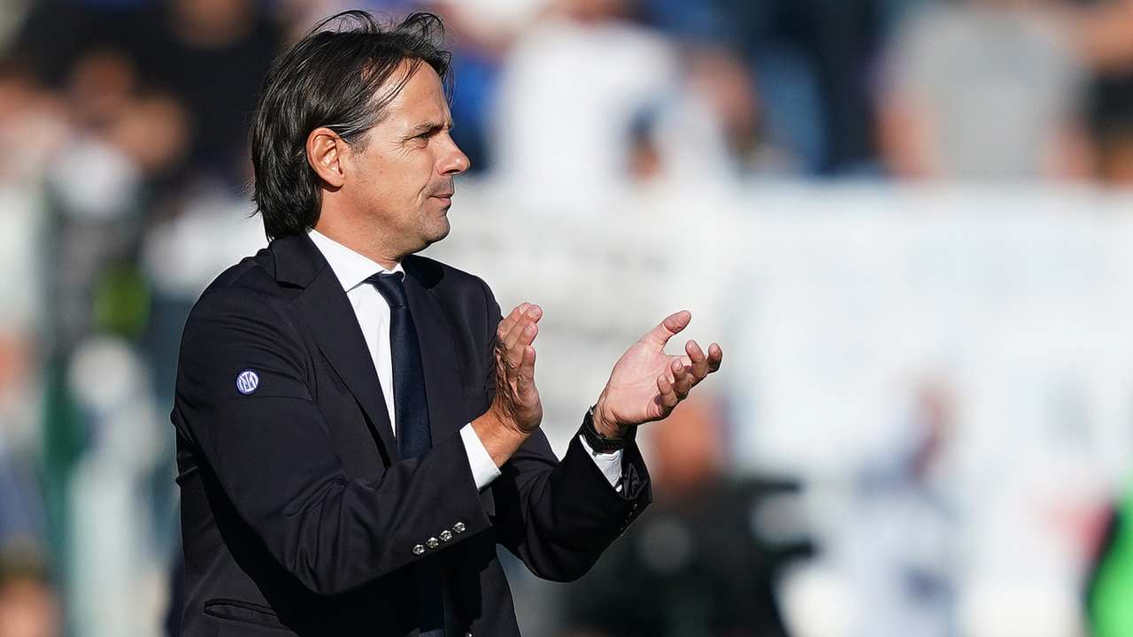 Inzaghi applaude i suoi da bordocampo Inter