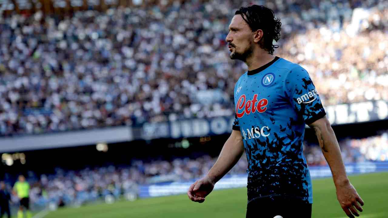 Mario Rui in campo con il Napoli