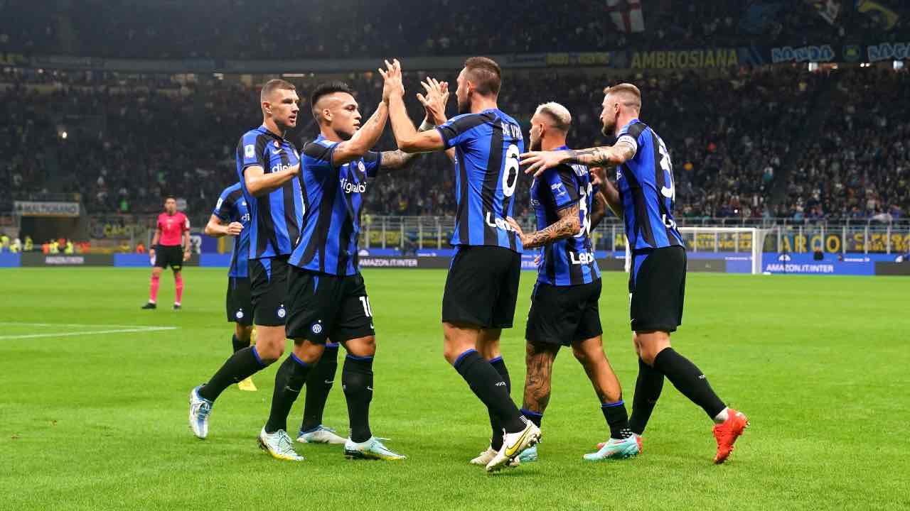 L'Inter esulta al gol 