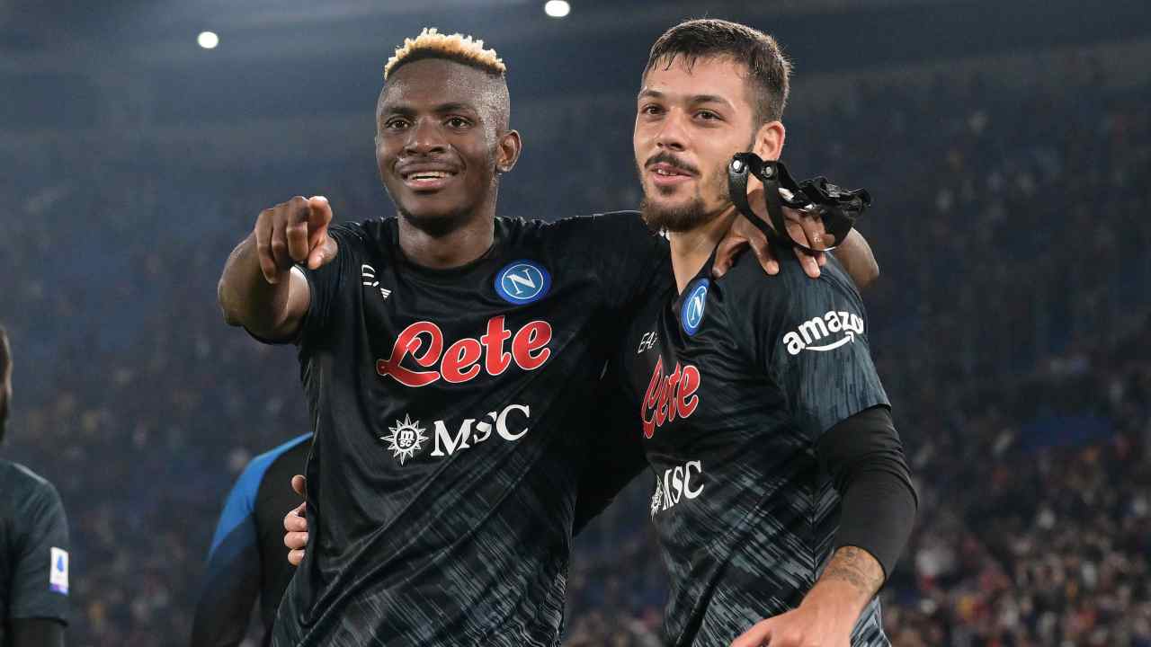 Osimhen e Gaetano festeggiano la vittoria Napoli
