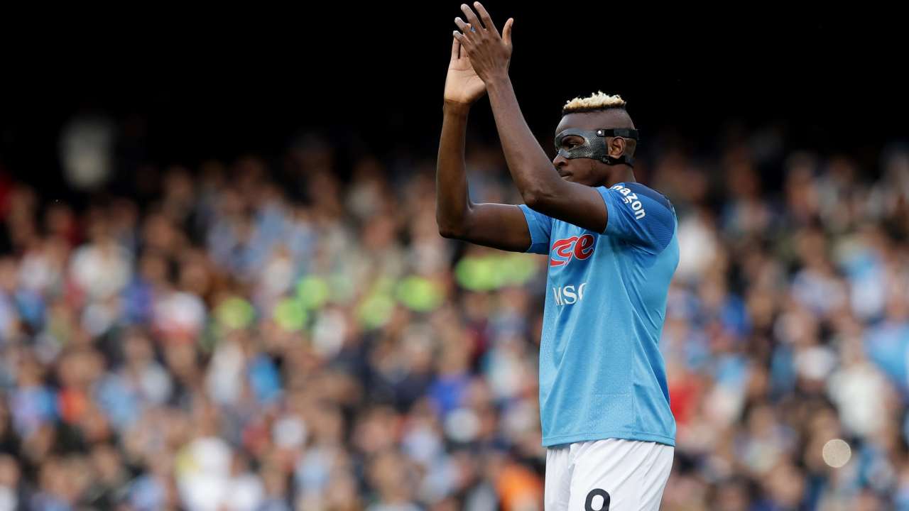 Osimhen applaude Napoli