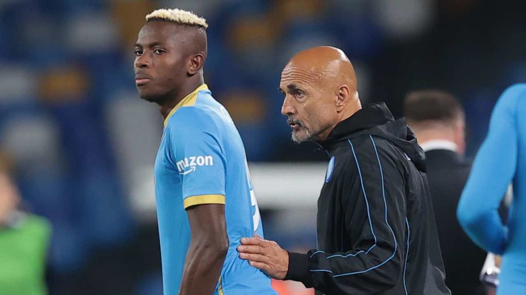 Osimhen e Spalletti osservano