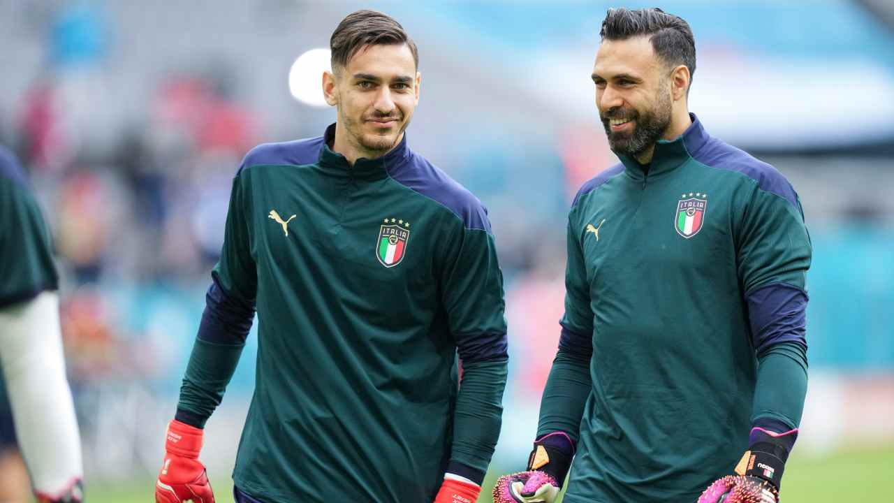 Sirigu e Meret sorridono insieme Napoli