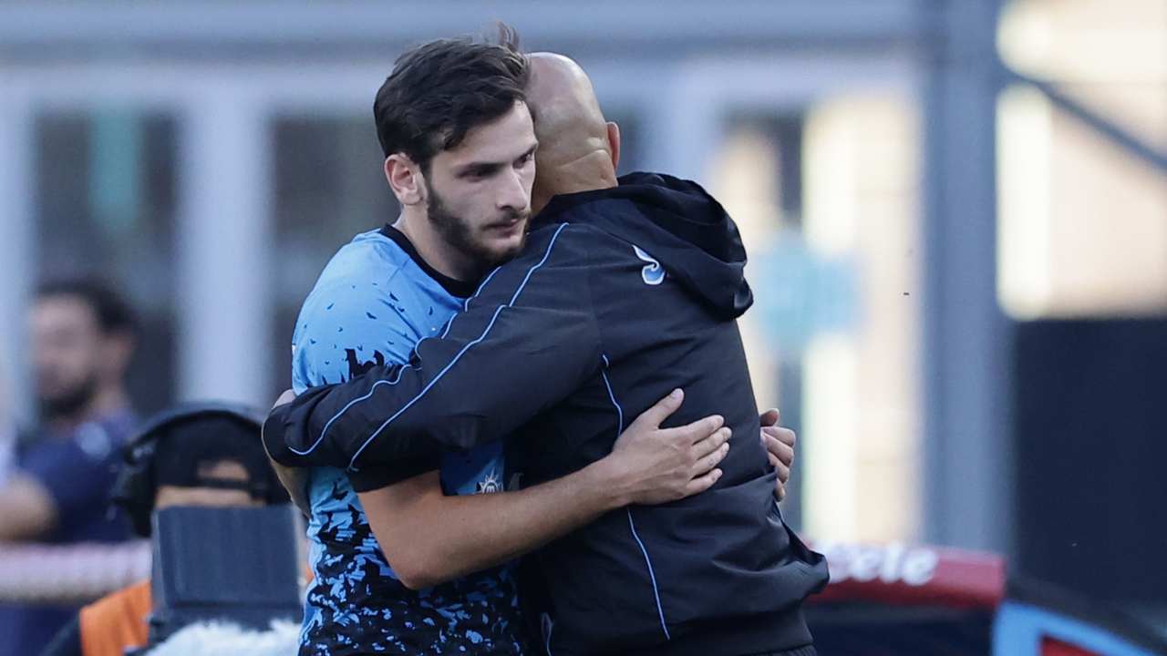 Spalletti e Kvaratskhelia si abbracciano