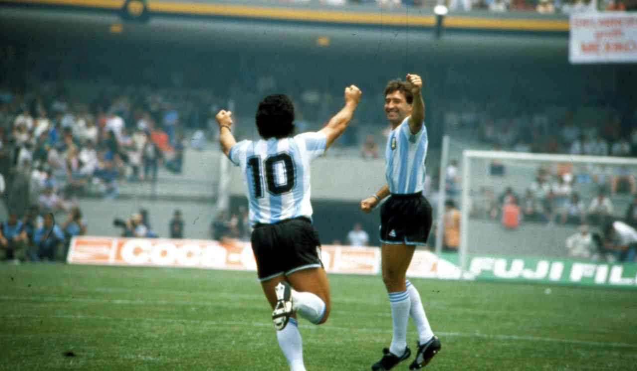 Maradona esulta con la maglia dell'Argentina ai Mondiali del 1986