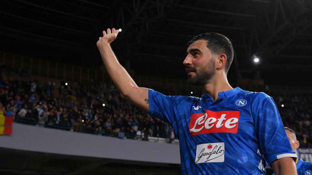 Raul Albiol saluta i tifosi