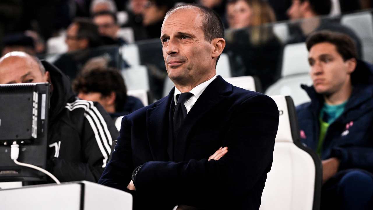 Allegri preoccupato in panchina Juventus