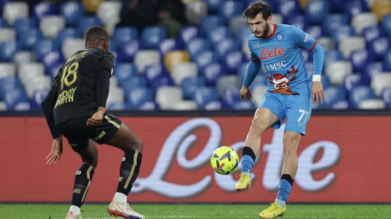 Kvaratskhelia in campo con il Napoli