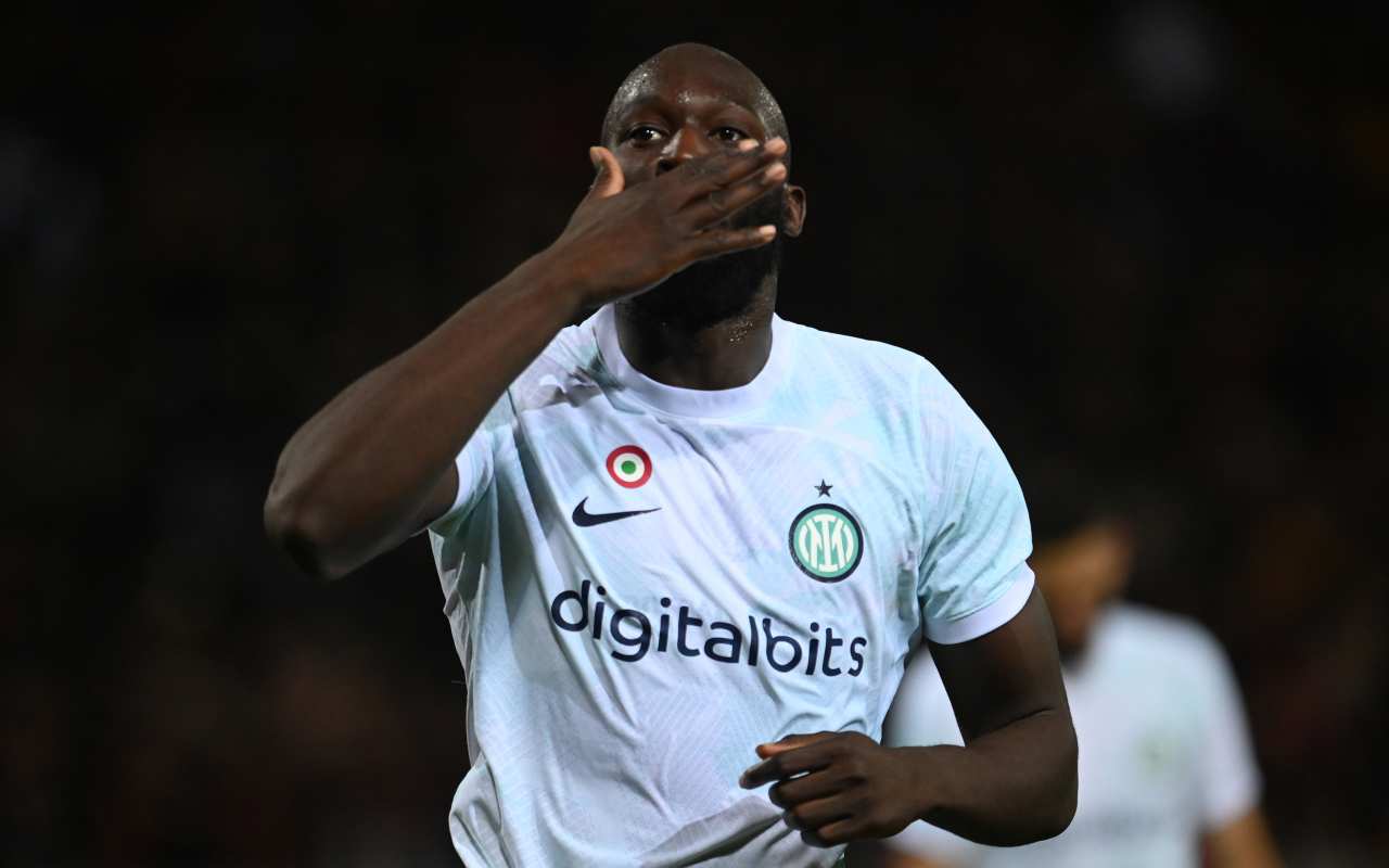 Lukaku manda un bacio ai tifosi