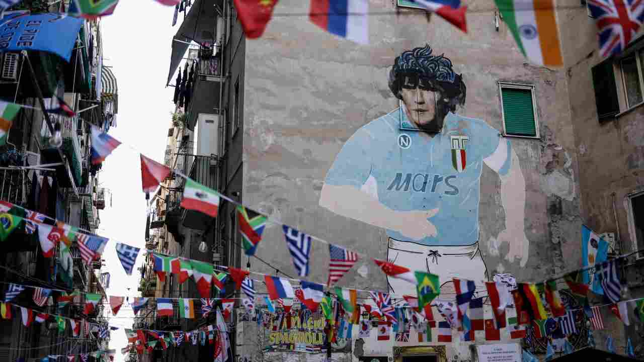 Murales in omaggio a Maradona a Napoli 