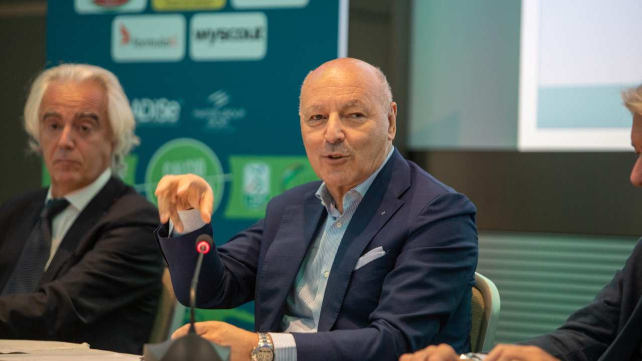 Marotta parla al microfono Inter