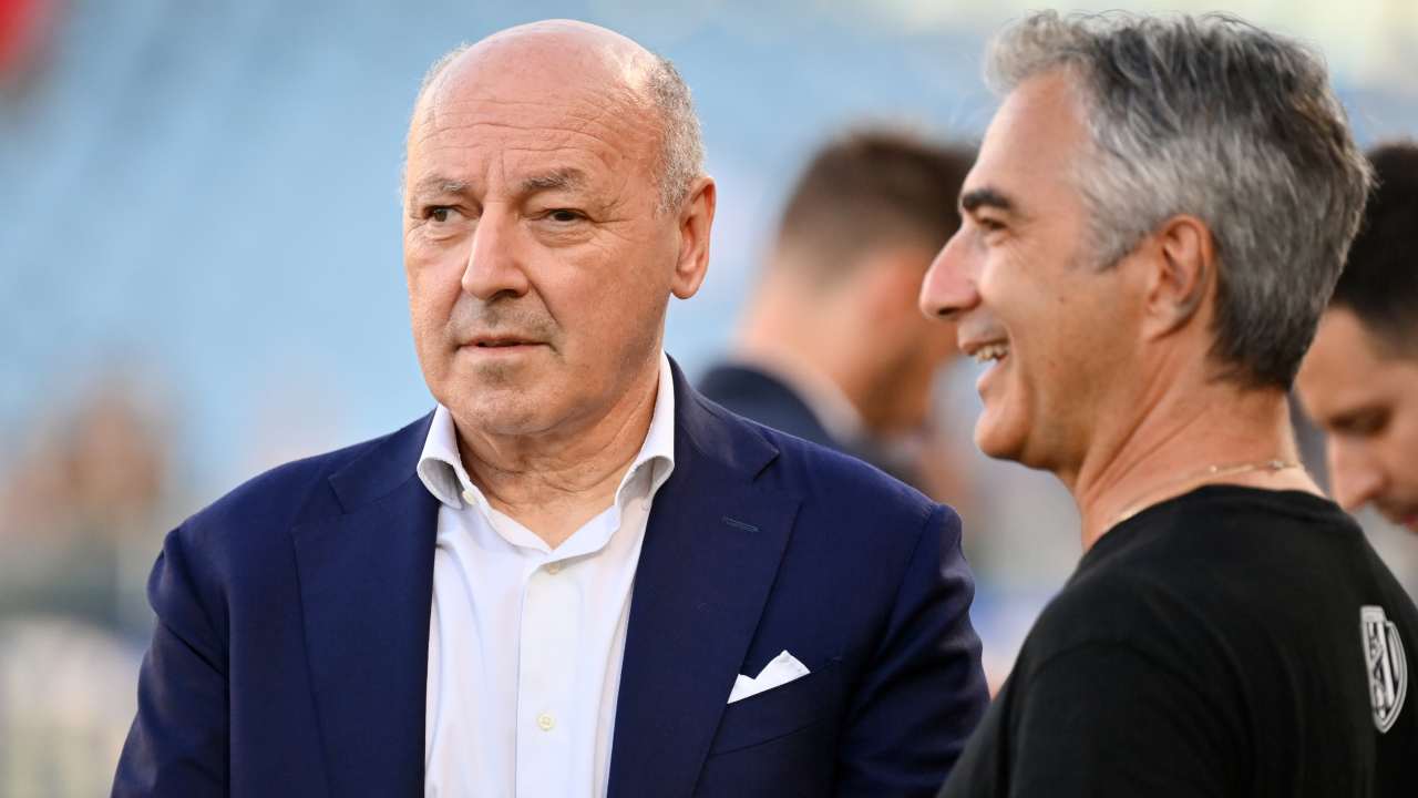 Marotta guarda verso il campo 