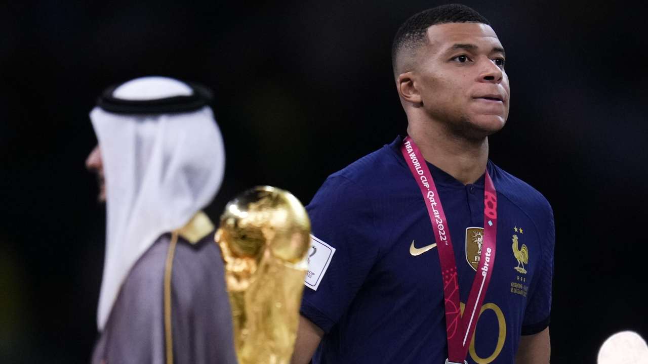 Mbappé deluso per la coppa persa Francia