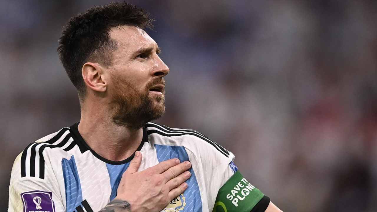 "Messi è sulla scena da 15 anni, ingeneroso dire che non è neppure un laccio della scarpa di Maradona", Trombetti sgombera il 'caso' 