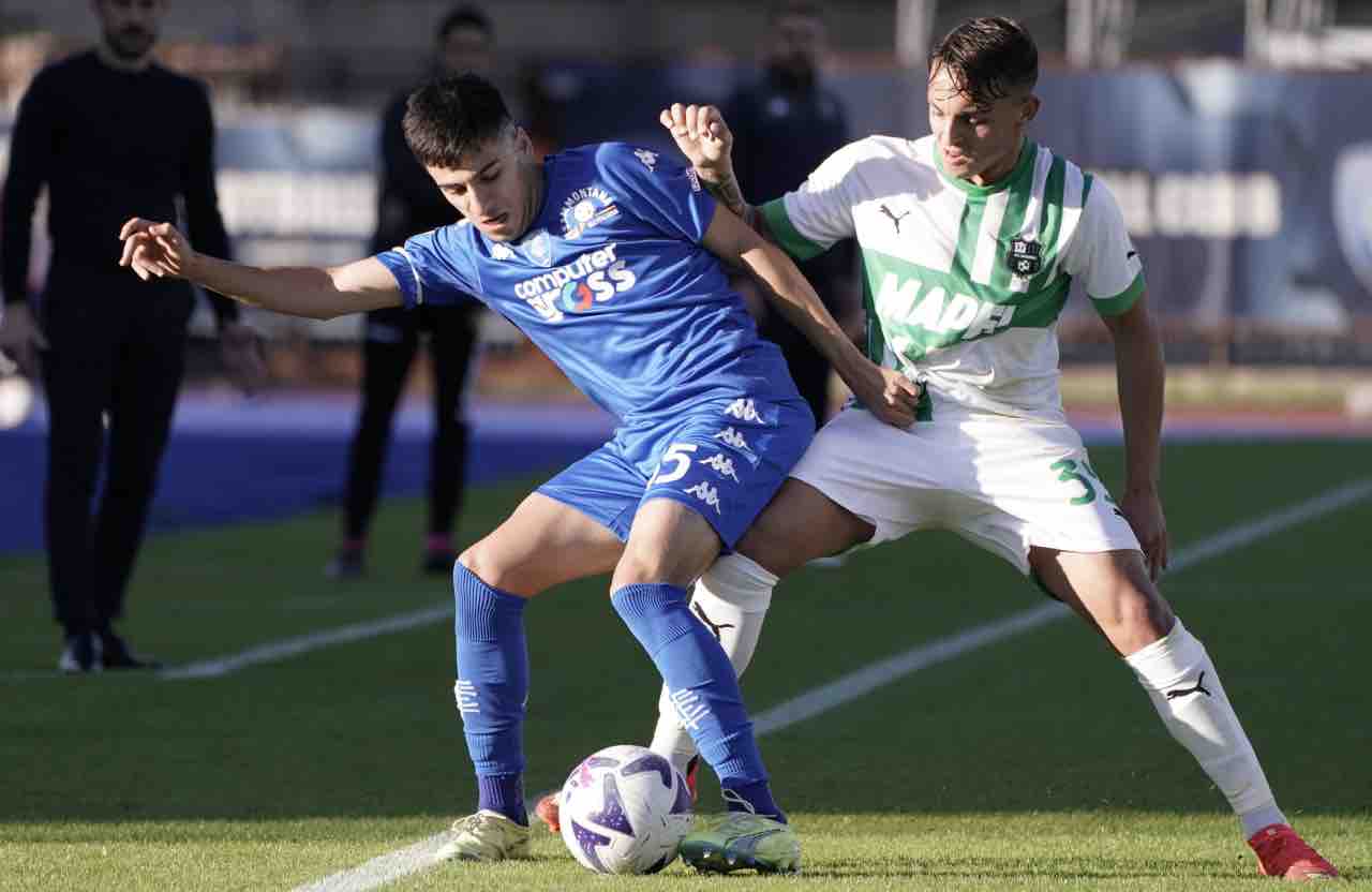 Parisi in campo con l'Empoli durante un contrasto di gioco