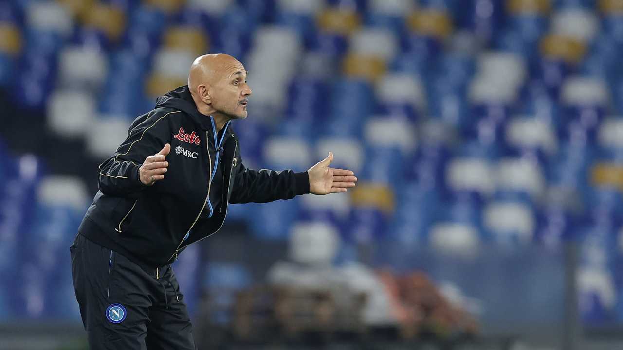 Spalletti allarga le braccia Napoli