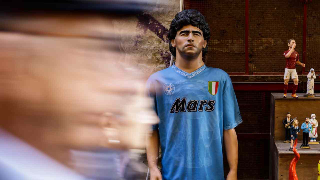 Statua di Diego Armando Maradona a Napoli 