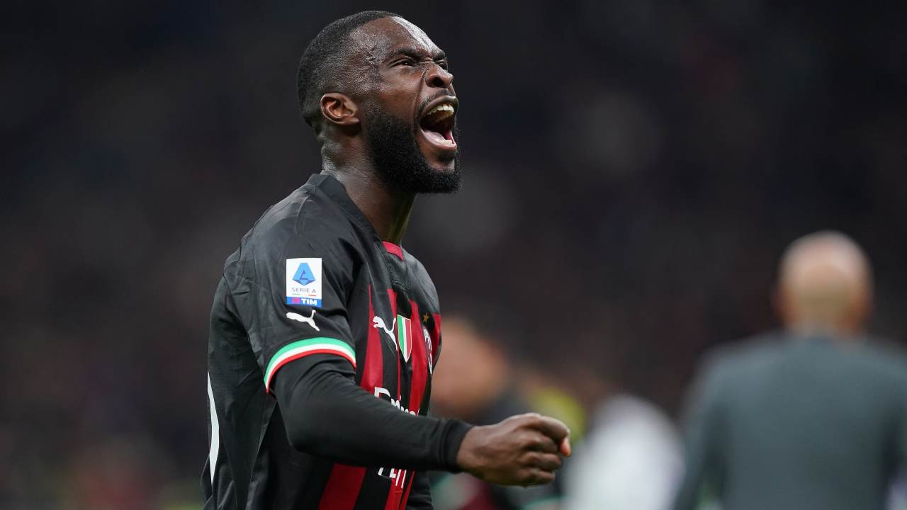 Il difensore del Milan Tomori: "Possiamo ancora vincere. Impostiamo a tre per non subire contropiedi" 
