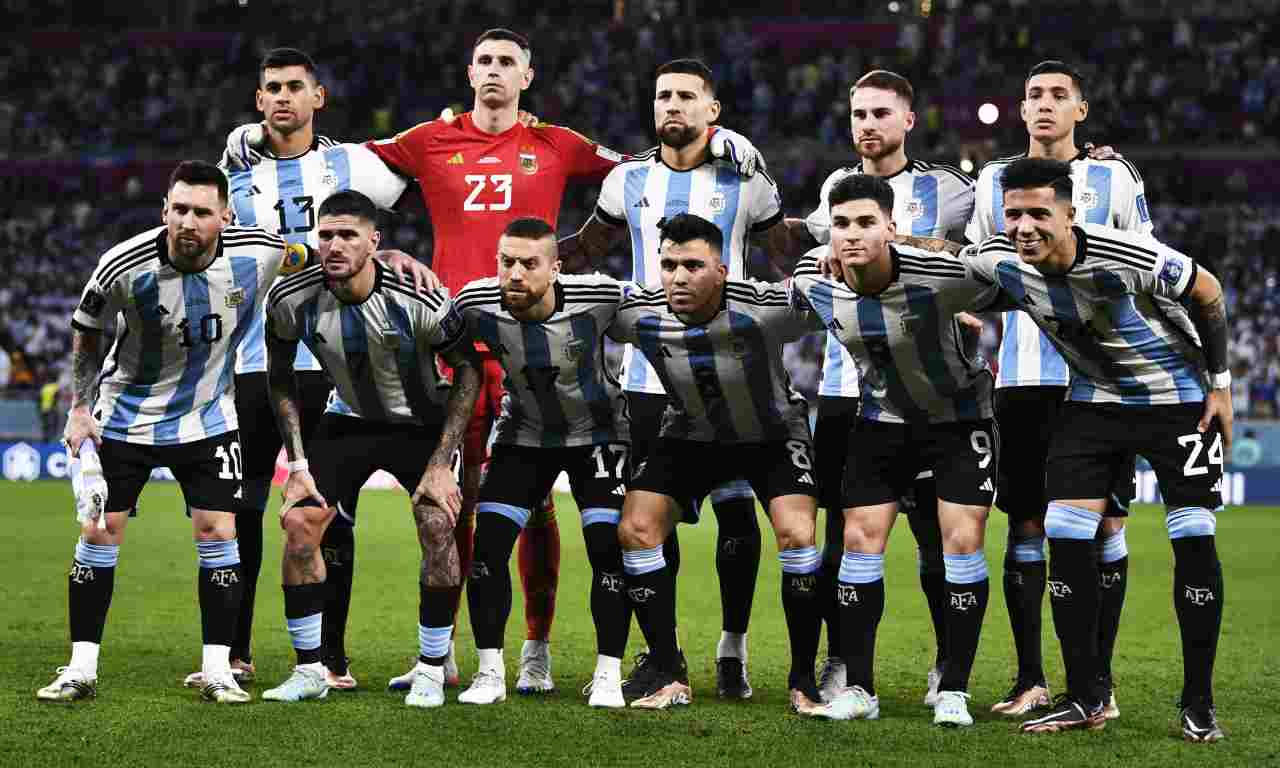 Argentina schierata in campo