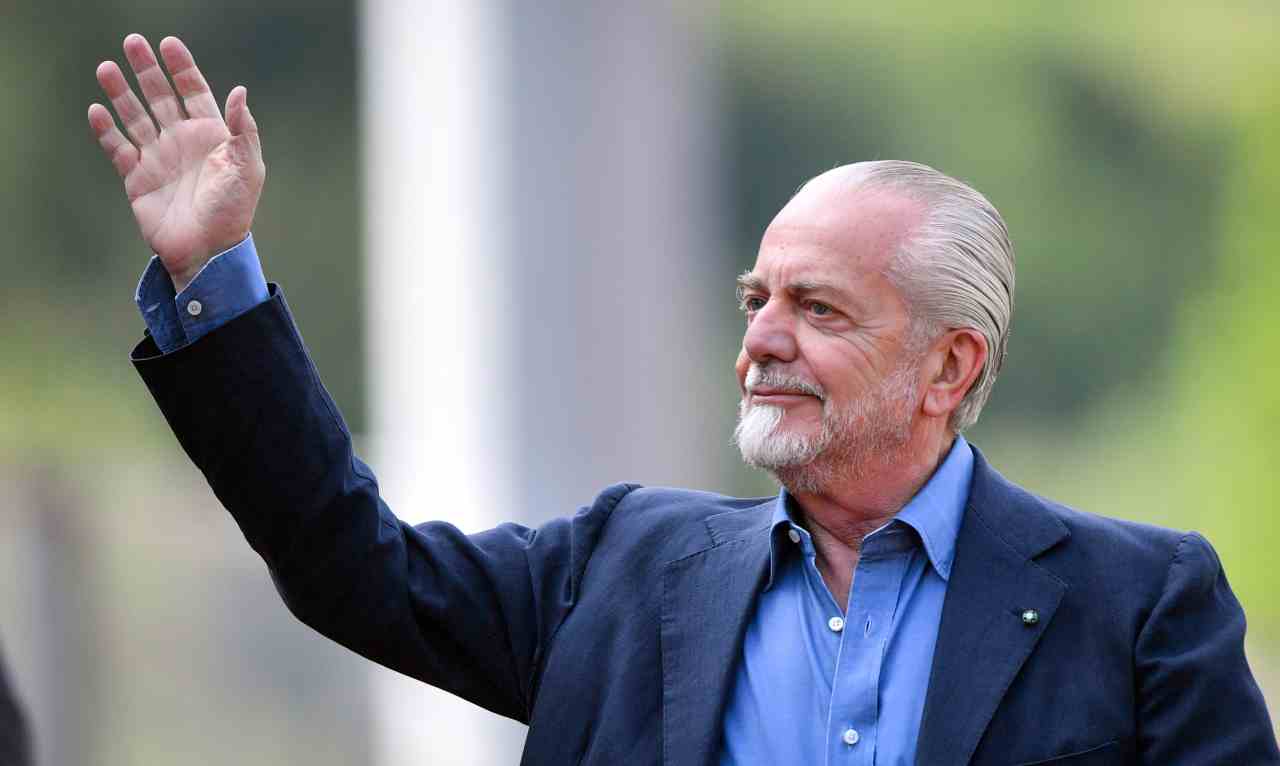 Napoli, De Laurentiis saluta