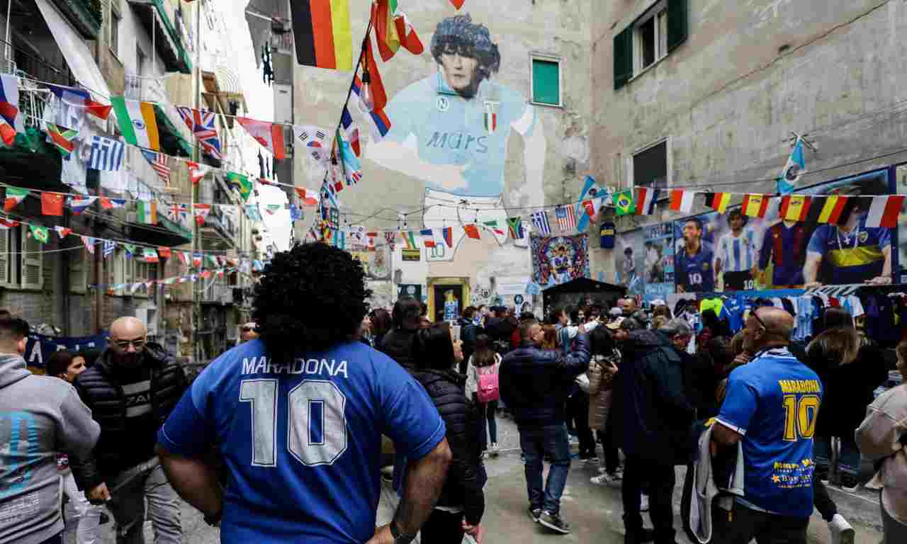Napoli, il murales di Maradona