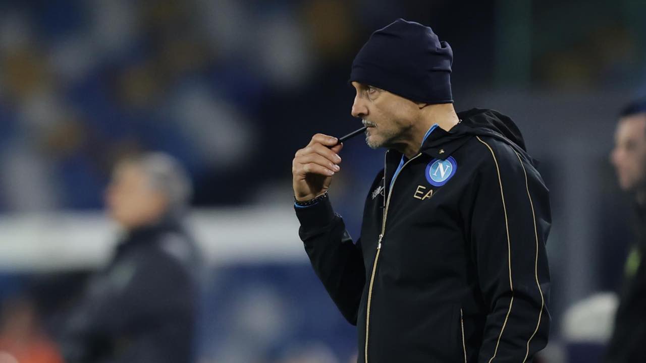 Luciano Spalletti pensieroso 