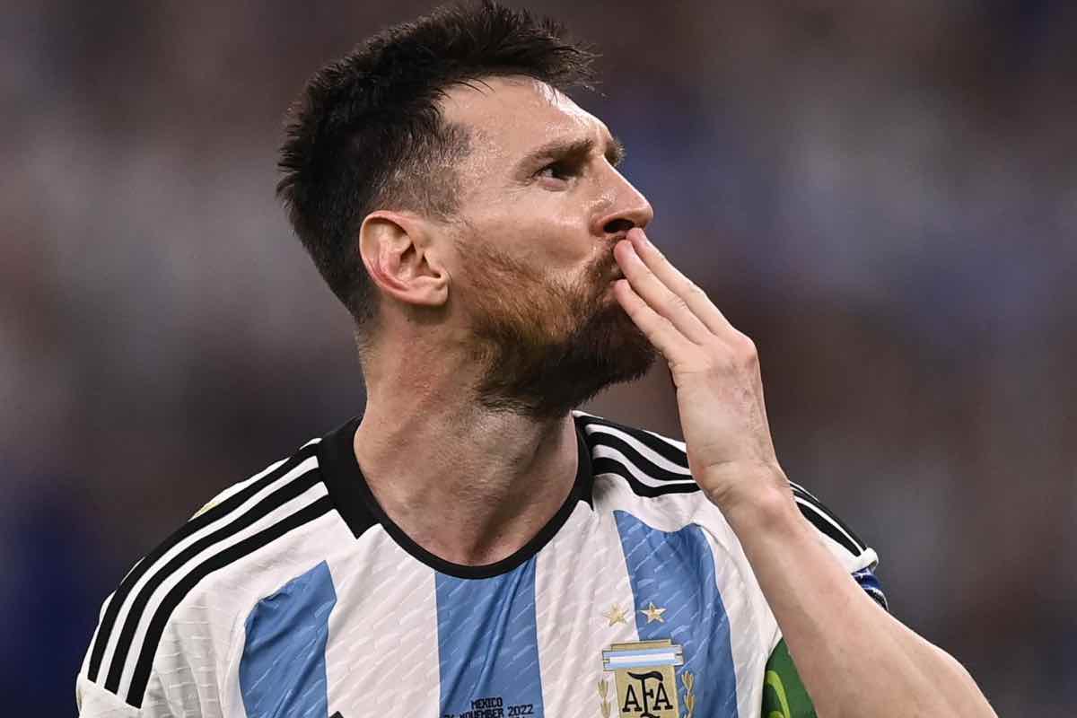 Messi manda un bacio