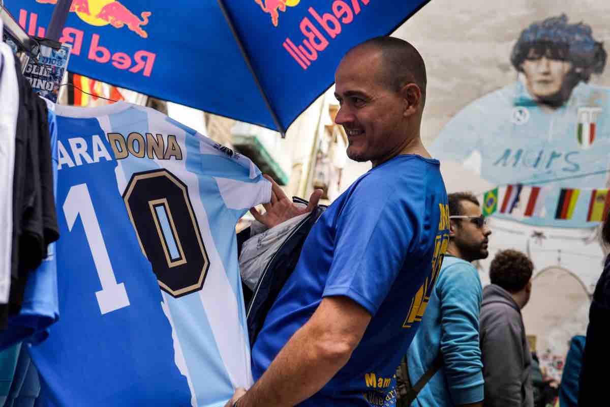 Omaggio di Napoli a Maradona all'anniversario della morte