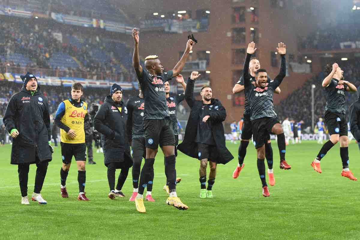 I giocatori del Napoli festeggiano la vittoria contro la Samp