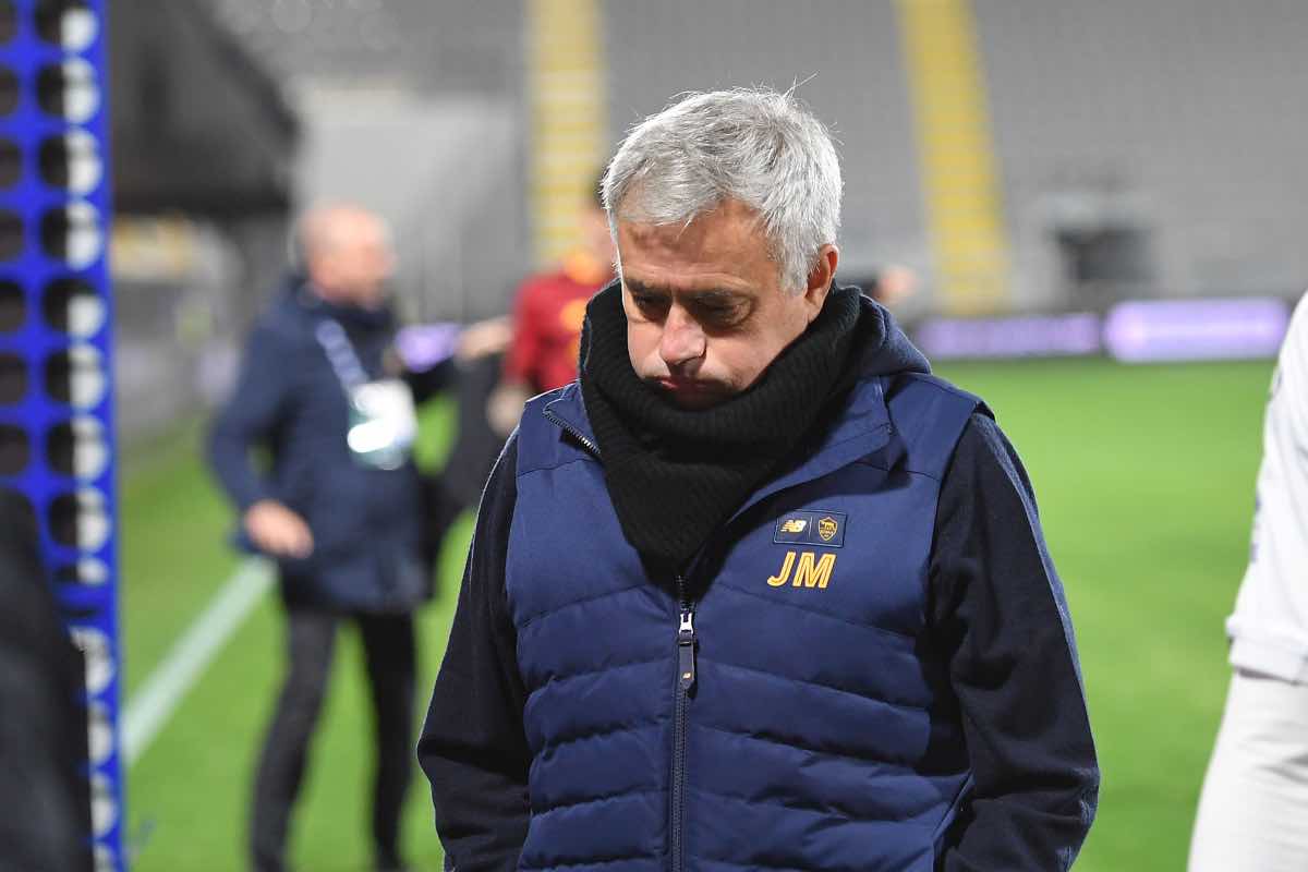 Josè Mourinho sconsolato 