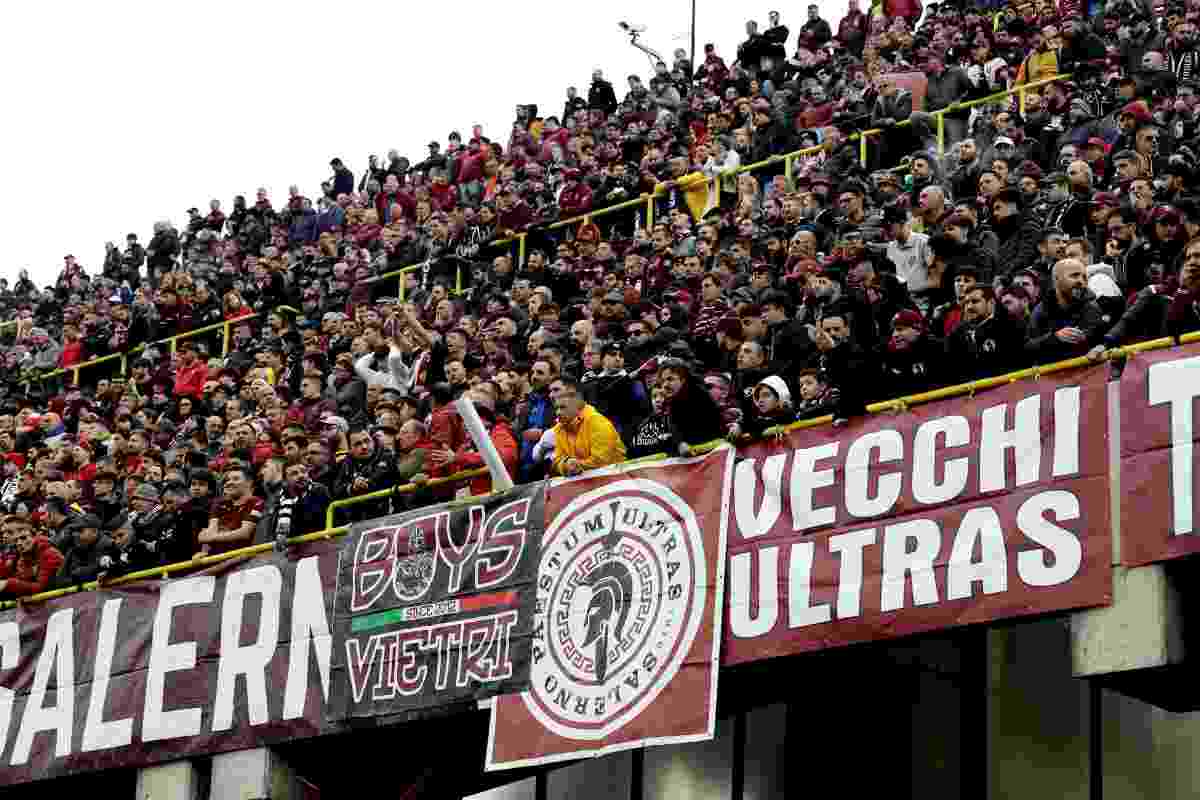 Salernitana Napoli tifosi