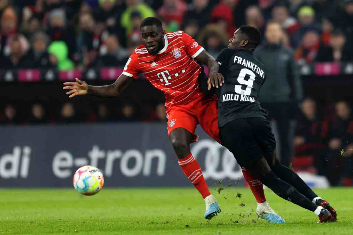 Kolo Muani in campo con l'Eintracht