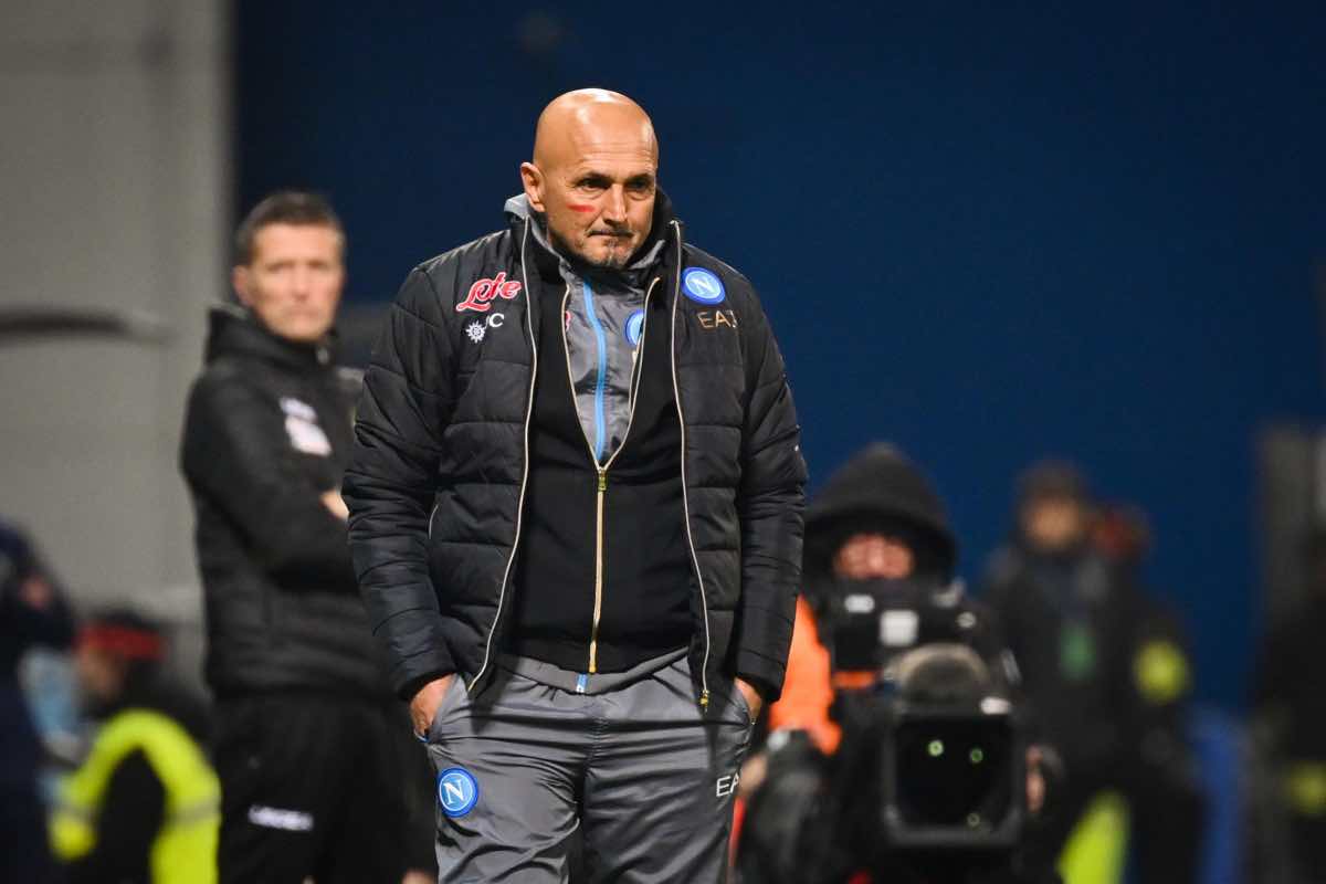 Spalletti in panchina in piedi