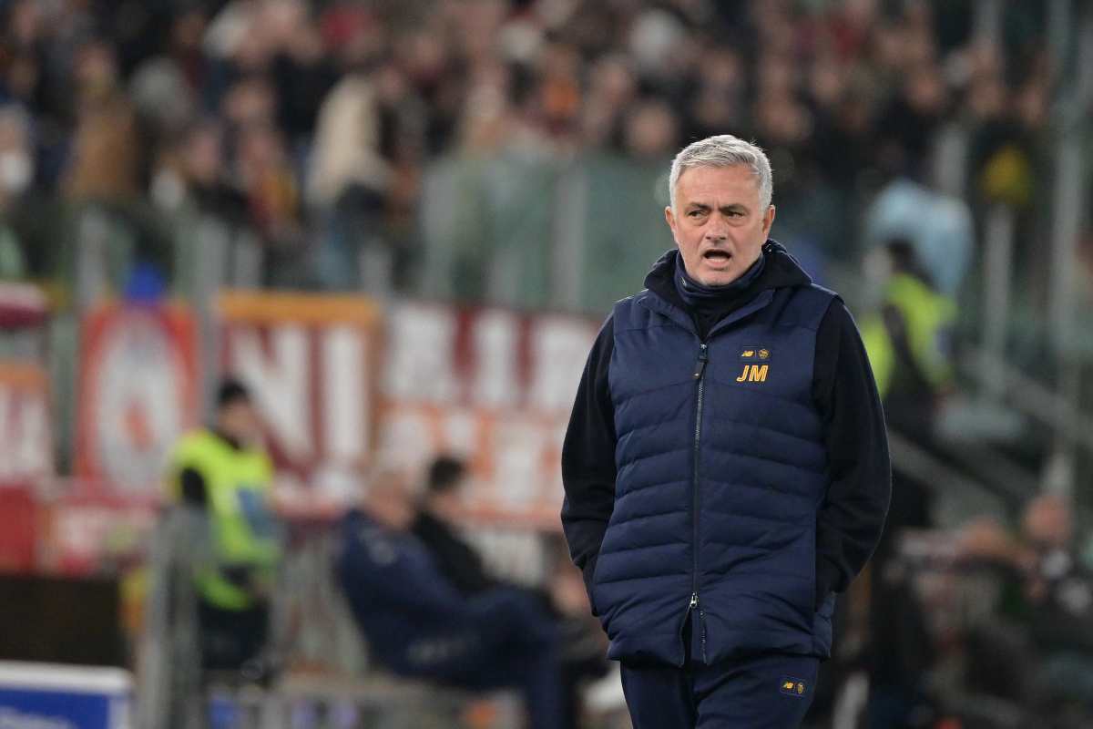 Mourinho ha parlato della possibilità per la Roma di restare a contatto con il Napoli
