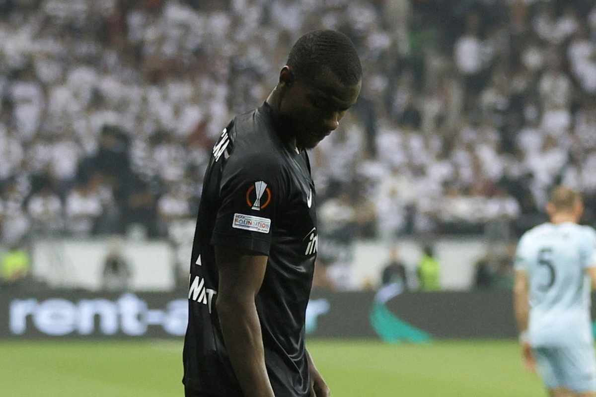 N'Dicka guarda in basso
